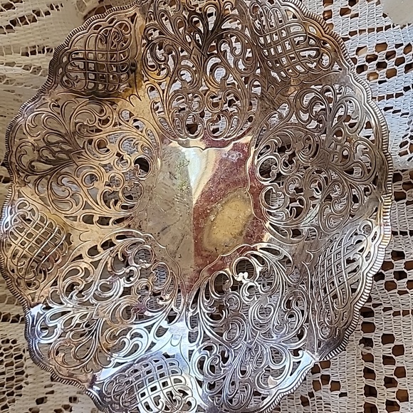 Vtg. Lacework Silver Tone Metal Scalloped Edge Footed Trinket/Candy Dish - Picture 1 of 7